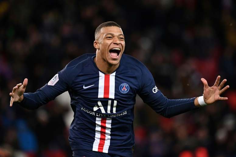 mbappe-monta-seu-psg-historico-com-dani-alves-e-yepes-Futebol-Latino-27-10