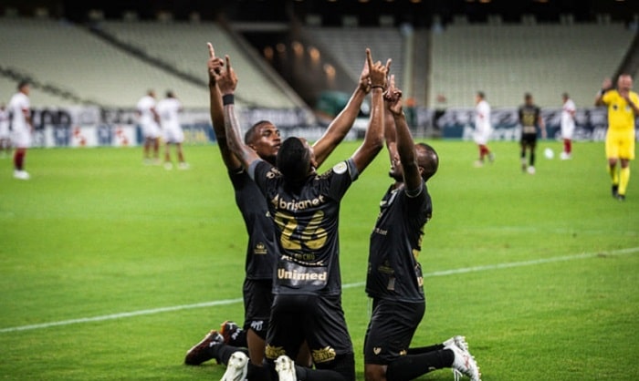 classico-rei-tem-vitoria-do-ceara-na-arena-castelao-Futebol-Latino-2012