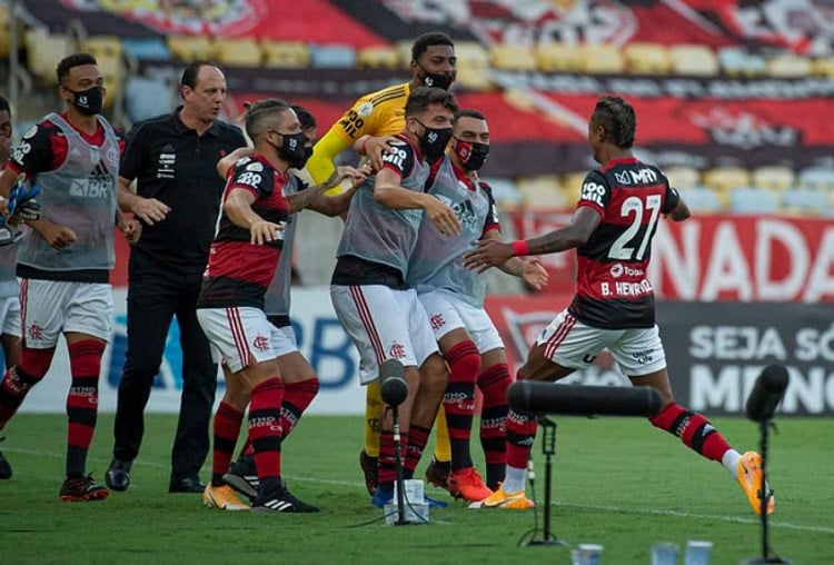 em-jogo-epico-flamengo-vence-bahia-e-vira-vice-lider-do-brasileirao-Futebol-Latino-20-12