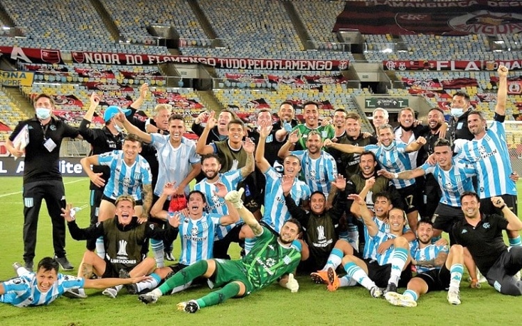 racing-festeja-classificacao-ainda-no-vestiario-do-maracana-Futebol-Latino-02-12