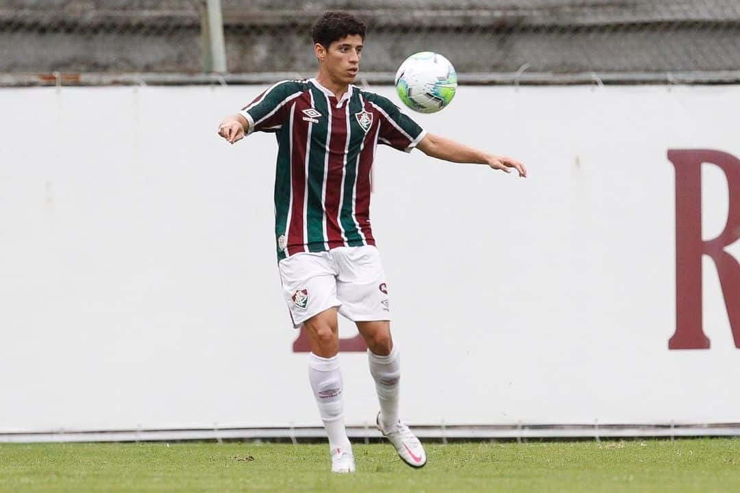 Yago-Fluminense-Futebol-Latino-08-01