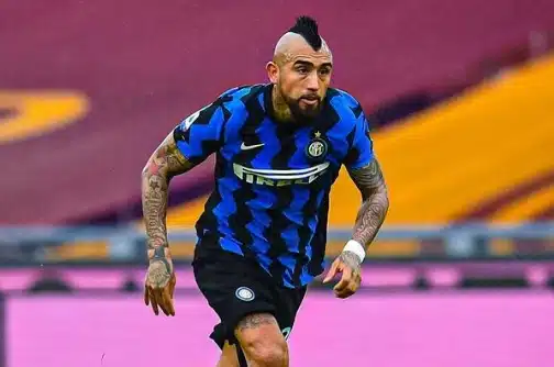 atitude-de-vidal-gera-polemica-mesmo-com-vitoria-da-inter-de-milao-Futebol-Latino-18-01