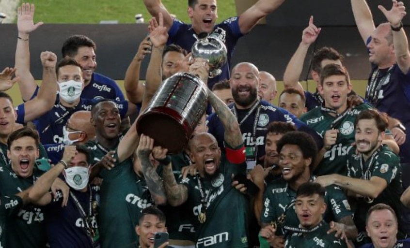 palmeiras-marca-nos-acrescimos-e-fica-com-o-titulo-da-libertadores-Futebol-Latino-30-01