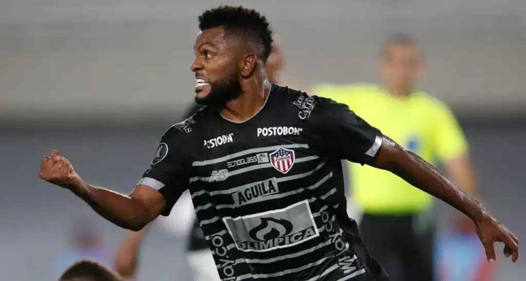 borja-faz-reclamacao-direta-de-penalti-nao-dado-ao-junior-barranquilla-Futebol-Latino-29-04