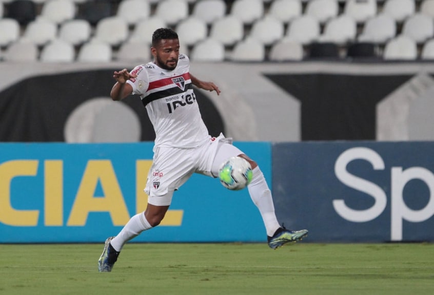 ciclista-e-atropelado-por-lateral-reinaldo-do-sao-paulo-Futebol-Latino-09-04