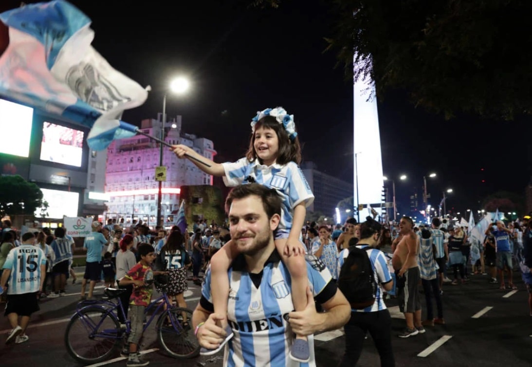 amor-a-camisa-tres-torcidas-que-salvaram-os-clubes-do-coracao-Futebol-Latino-14-05