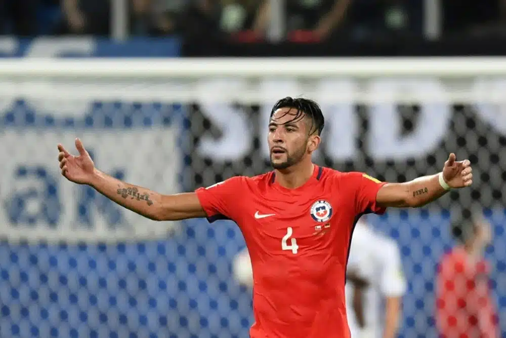 lateral-do-flamengo-isla-brinca-com-timidez-de-companheiro-de-selecao-Futebol-Latino-27-06