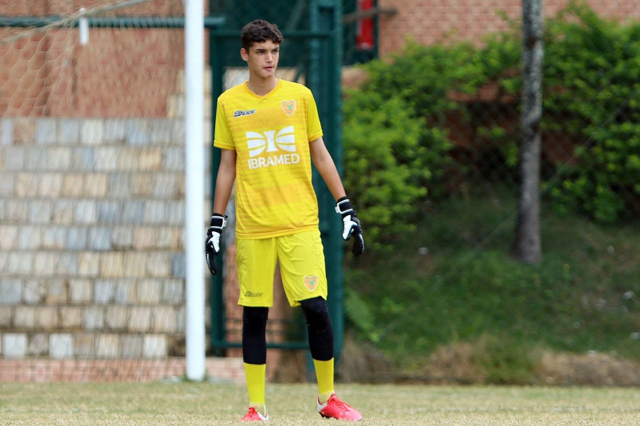 olho-nele-goleiro-de-15-anos-chama-a-atencao-no-interior-de-sao-paulo-Futebol-Latino-22-06