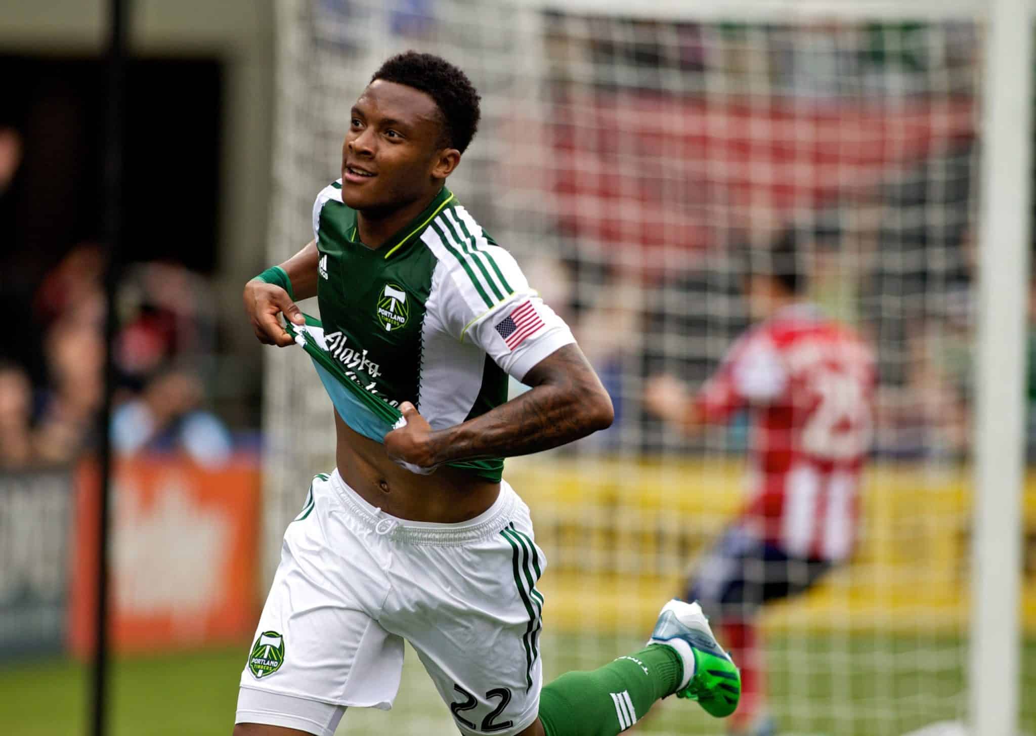 Rodney Wallace com a camisa do Portland Timbers