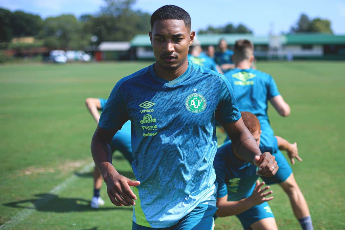 fernandinho-chapecoense-futebol-latino-lance-30-08