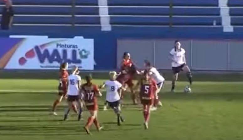 Clássico do futebol feminino na Argentina termina em briga generalizada-futebol-latino-27-09