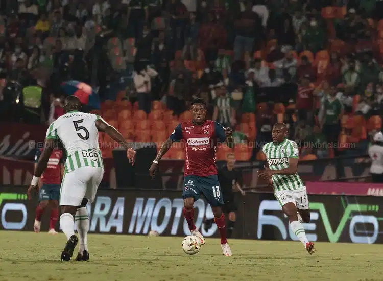 empate-no-classico-nao-tirou-lideranca-do-colombiano-do-atletico-nacional-Futebol-Latino-18-10