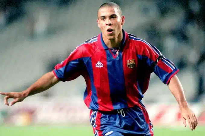 gol-antologico-de-ronaldo-fenomeno-pelo-barcelona-completa-25-anos-Futebol-Latino-12-10