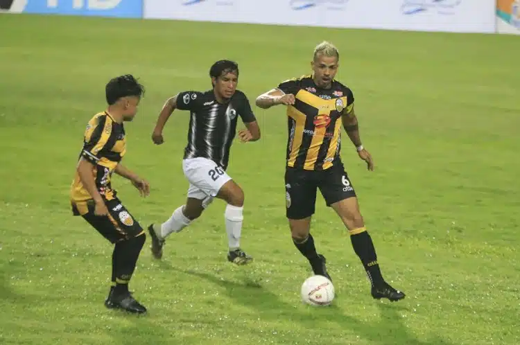 restam-duas-vagas-para-o-hexagonal-na-busca-pelo-titulo-da-liga-futve-Futebol-Latino-18-10