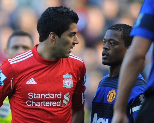apos-episodio-de-racismo-evra-afirma-que-encontrou-suarez-na-rua-Futebol-Latino-09-11