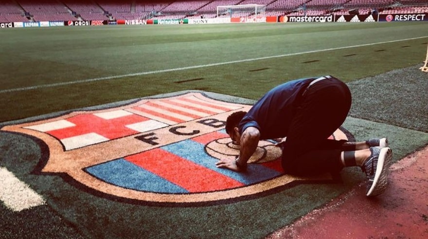 como-foi-a-apresentacao-de-daniel-alves-no-vestiario-do-barcelona-Futebol-Latino-16-11