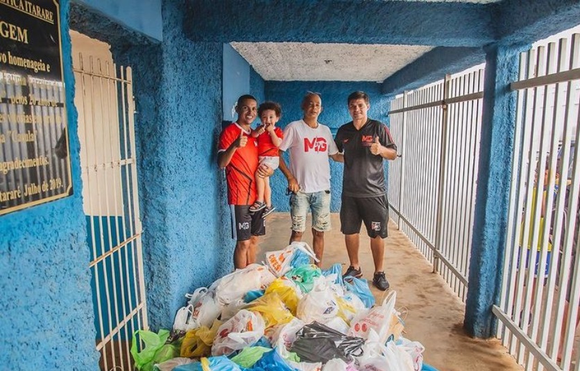 marcos-guilherme-comemora-sucesso-de-jogo-beneficente-em-sua-cidade-natal-Futebol-Latino-16-12