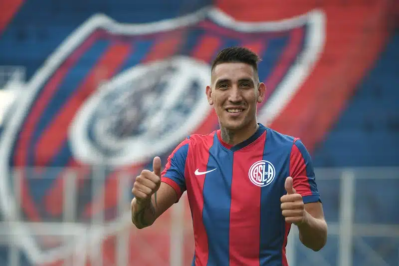 centurion-ex-sao-paulo-e-oficializado-em-novo-clube-na-argentina-Futebol-Latino-20-01