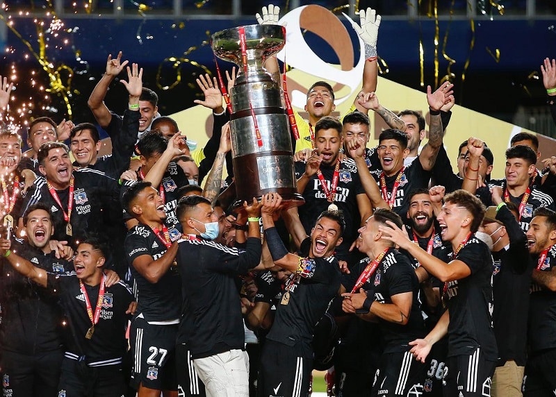 com-gols-no-tempo-complementar-colo-colo-fatura-a-supercopa-do-chile-Futebol-Latino-24-01