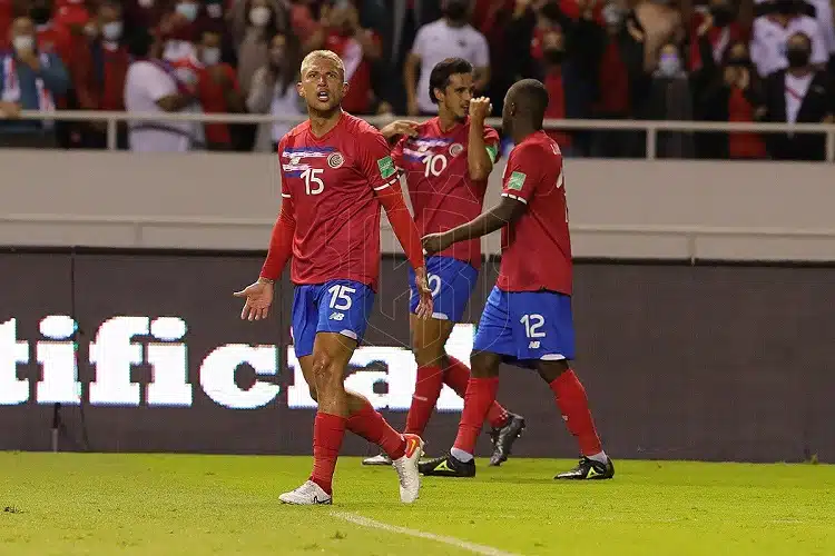 selecao-segue-com-chance-nas-eliminatorias-por-gol-de-ex-santos-Futebol-Latino-28-01