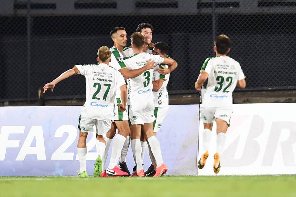 The Strongest vence bem o Plaza Colonia e avança na Copa