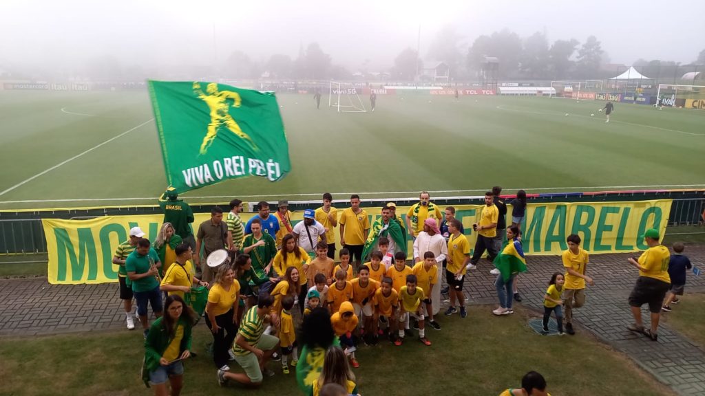 com-neblina-e-muita-festa-selecao-brasileira-se-despede-da-granja-comary-com-clima-leve-Futebol-Latino-28-03