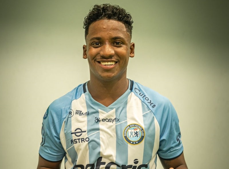 dupla-fla-flu-rouba-a-cena-em-partida-do-campeonato-equatoriano-Futebol-Latino-07-03