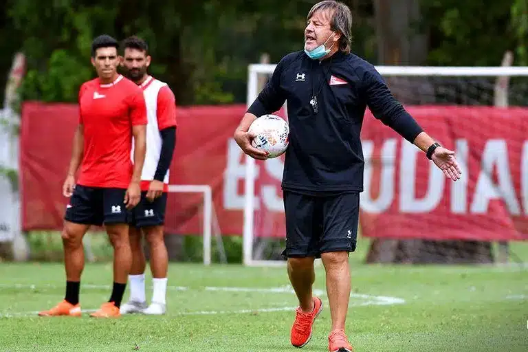 tecnico-do-estudiantes-elogia-bragantino-antes-de-duelo-na-libertadores-Futebol-Latino-25-04