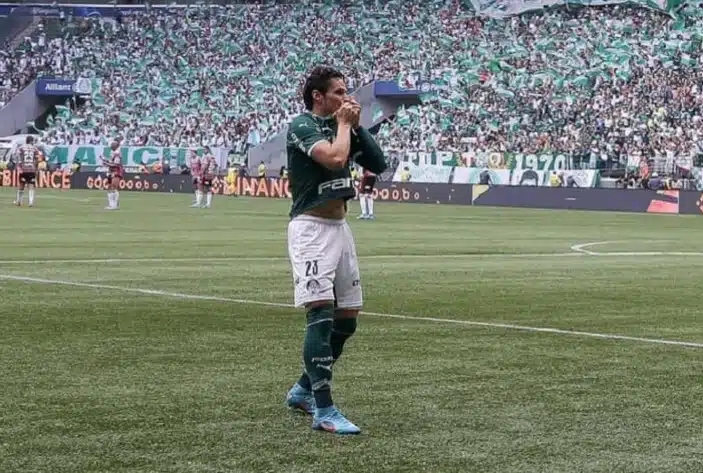 o-que-faz-de-raphael-veiga-um-dos-grandes-nomes-do-palmeiras-Futebol-Latino-19-05