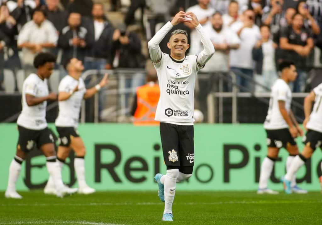 jovens-do-corinthians-assumem-posicao-de-destaque-no-time-Futebol-Latino-15-06