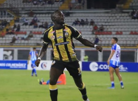 meio-campista-do-tachira-fala-em-fazer-historia-diante-do-santos-Futebol-Latino-04-07