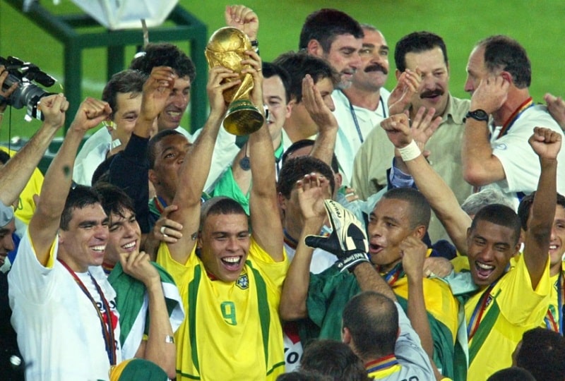 o-que-pensam-os-jovens-que-nao-viram-o-brasil-ser-penta-Futebol-Latino-28-07