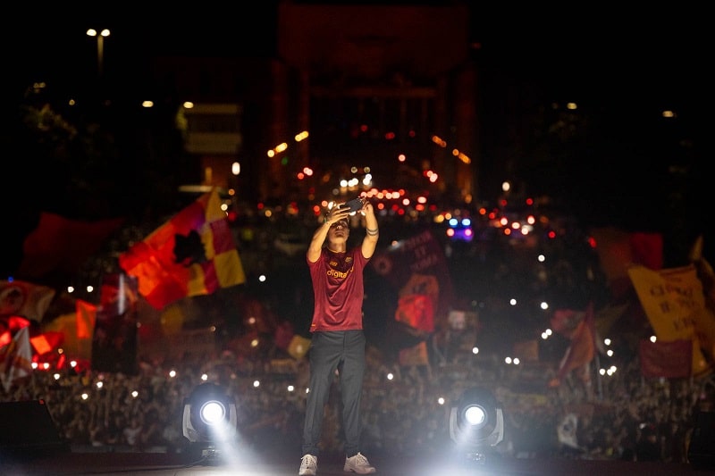 paulo-dybala-e-apresentado-de-maneira-espetacular-em-roma-Futebol-Latino-27-07