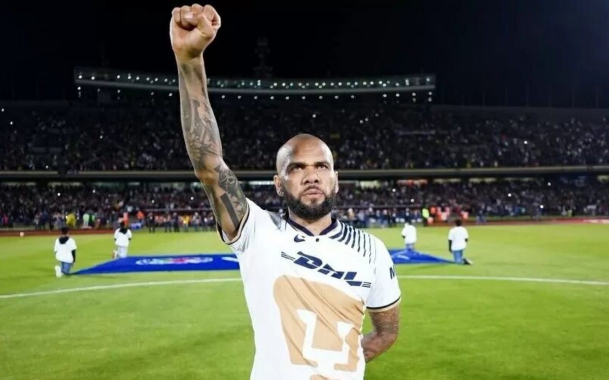 vida-dificil-dani-alves-segue-sem-vencer-com-a-camisa-do-pumas