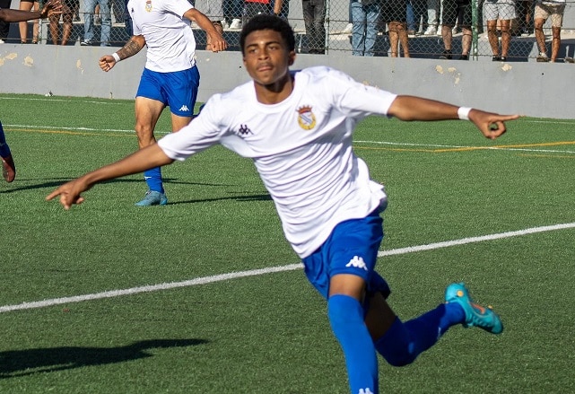 ewandro-alverca-futebol-latino-lance-11-08