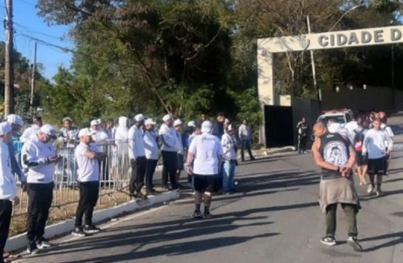 protesto-de-torcedores-do-atletico-mg-repercute-no-chile-Futebol-Latino-25-08