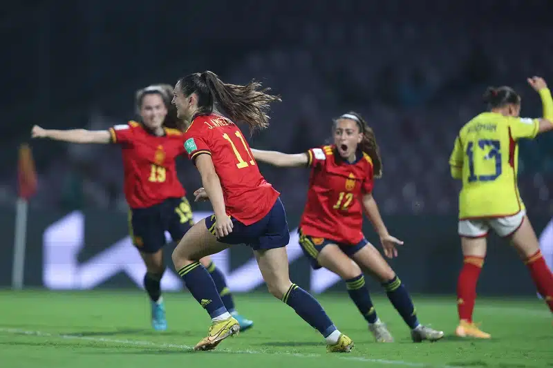 colombia-espanha-futebol-latino-lance-13-10