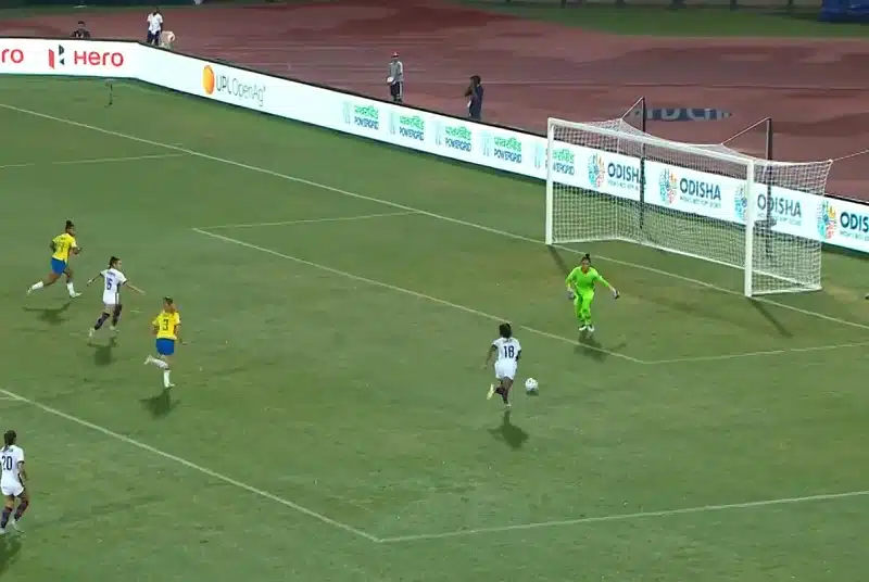 com-brilho-de-leilane-brasil-segura-empate-contra-os-eua-Futebol-Latino-14-10