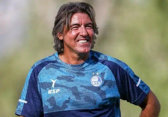 ex-tecnico-do-vasco-enlouquece-apos-expulsao-no-oriente-medio-Futebol-Latino-03-10