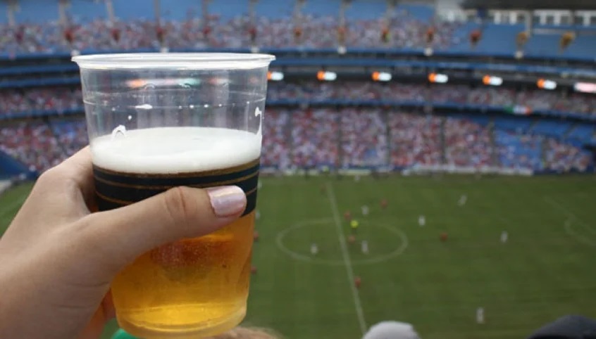 especialistas-em-negocios-apoiam-bebida-alcoolica-nos-estadios-Futebol-Latino-08-12