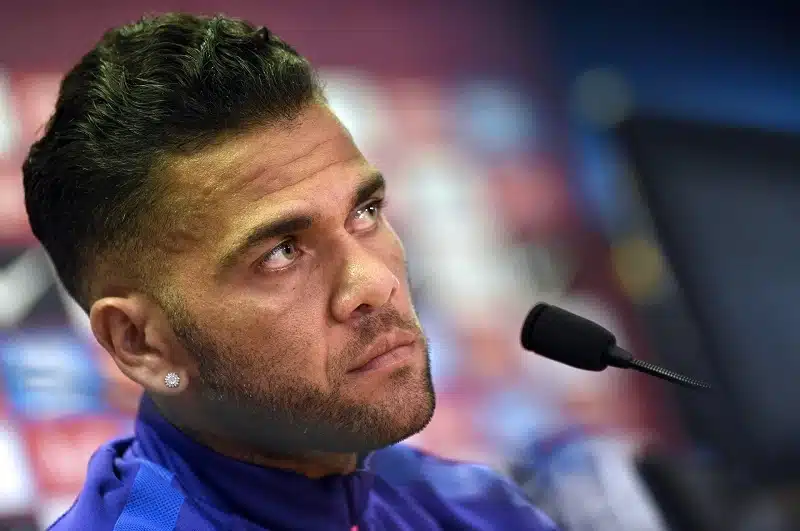 novo-advogado-e-contratado-por-daniel-alves-na-espanha-Futebol-Latino