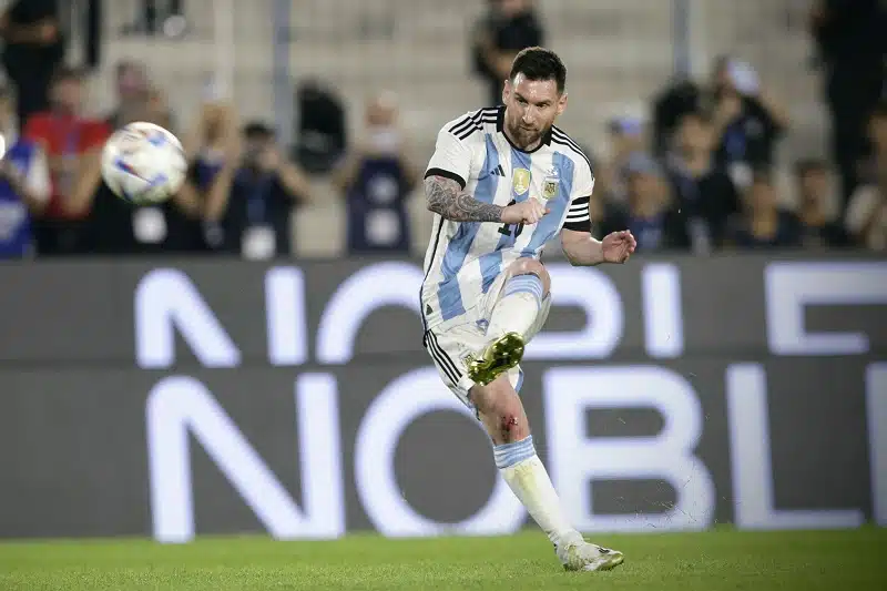 em-clima-de-festa-e-tento-800-de-messi-argentina-vence-panama-Futebol-Latino-23-03