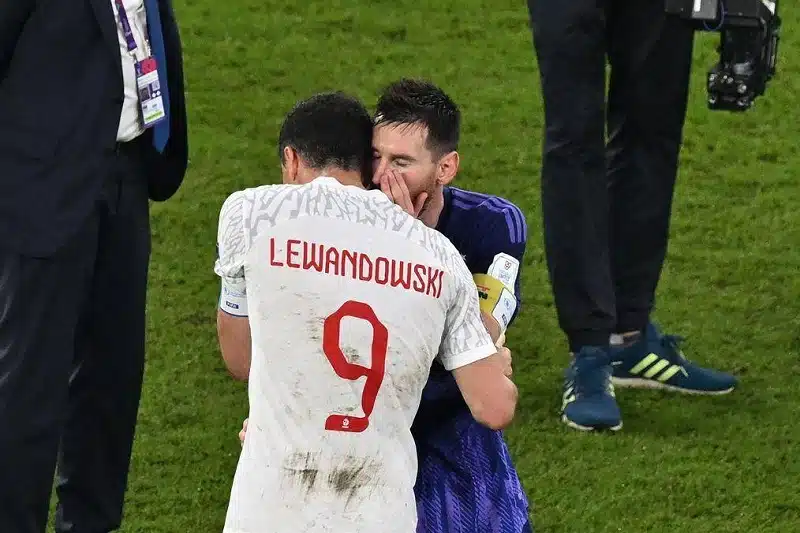 lewandowski-reforca-desejo-de-atuar-com-messi-no-barcelona-Futebol-Latino
