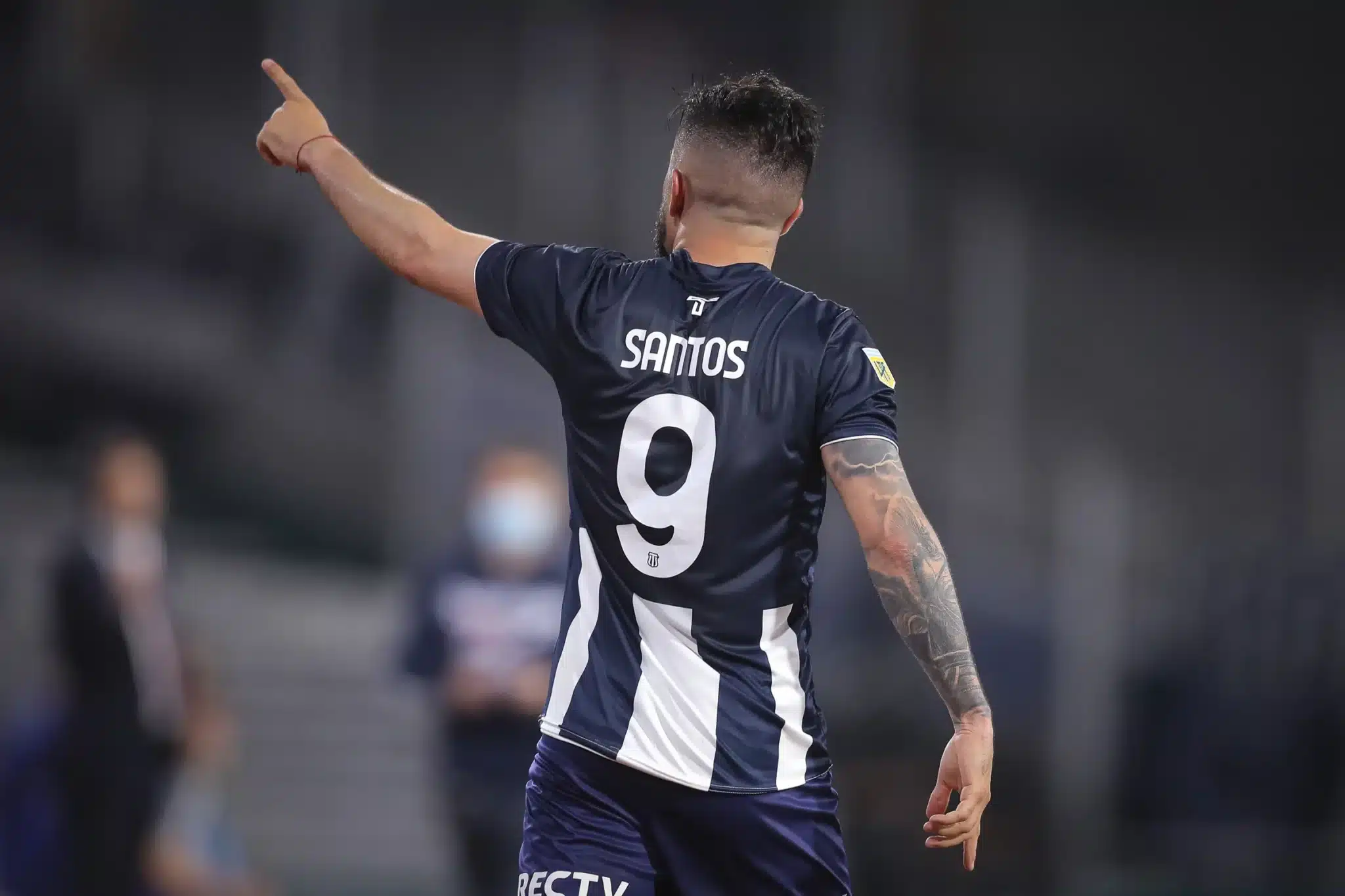 Michael Santos com a camisa do Talleres