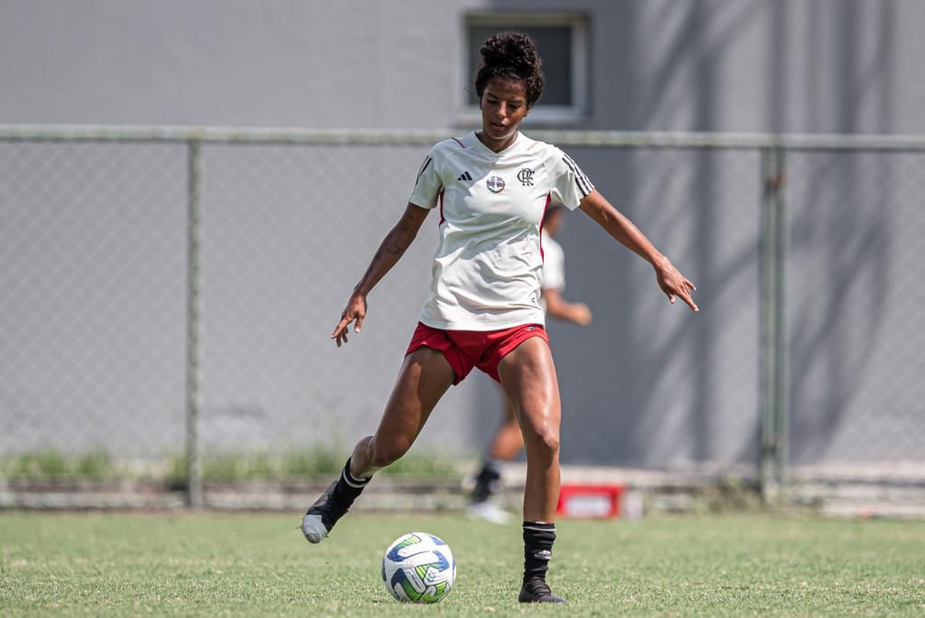 zagueira-kethilyn-dias-exalta-base-do-flamengo-Futebol-Latino