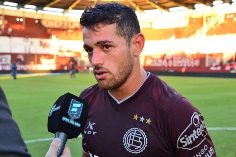 acusado-de-violencia-de-genero-lautaro-acosta-esta-fora-de-jogo-do-lanus-Futebol-Latino
