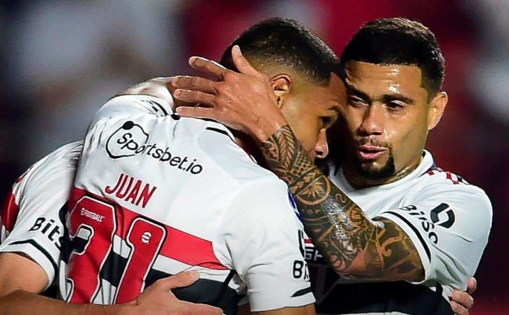 sao-paulo-com-gols-no-segundo-tempo-vence-o-tigre-na-sul-americana-Futebol-Latino