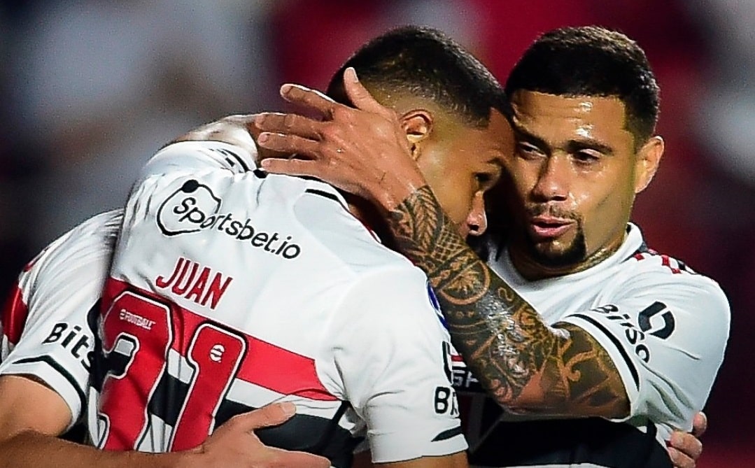 sao-paulo-com-gols-no-segundo-tempo-vence-o-tigre-na-sul-americana-Futebol-Latino