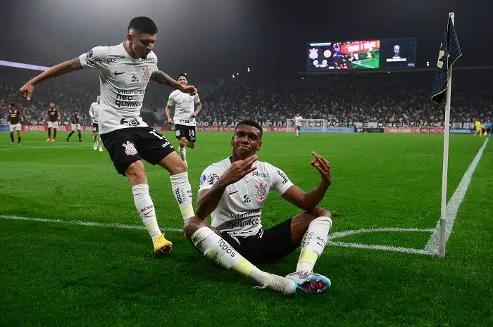 Corinthians-x-Universitario-Sul-Americana