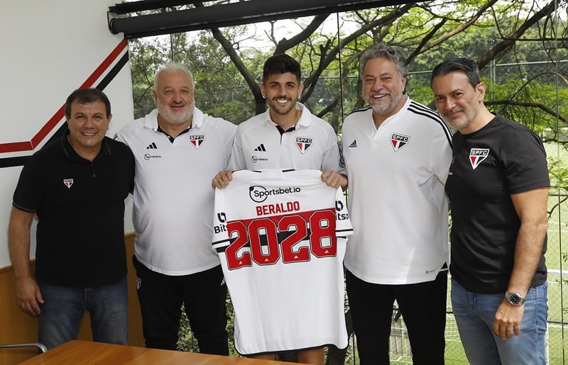 contrato-do-zagueiro-beraldo-e-renovado-pelo-sao-paulo-Futebol-Latino